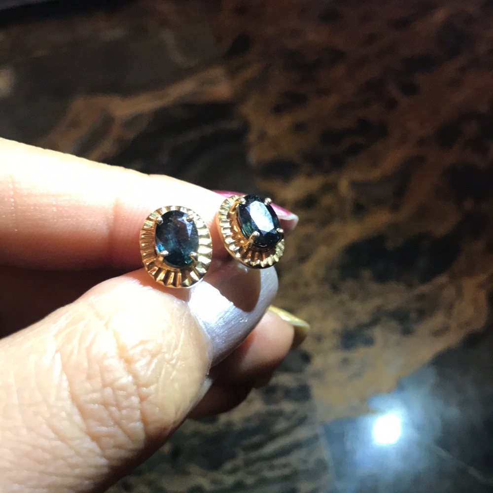 Reposhing these 18k gold and emerald earrings, beautiful but ready to rotate.